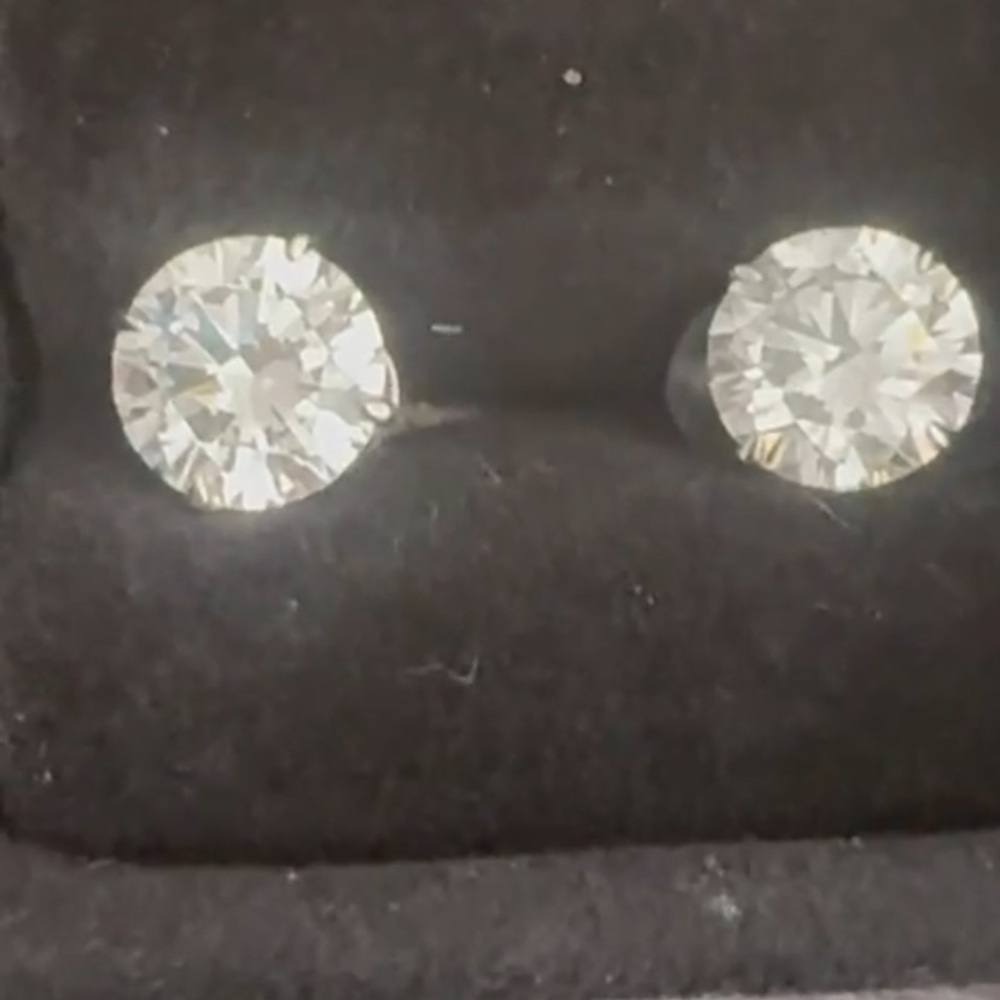 Brand New IGI Certified 3 Carat 18k White Gold Silver Stud Earrings with Report